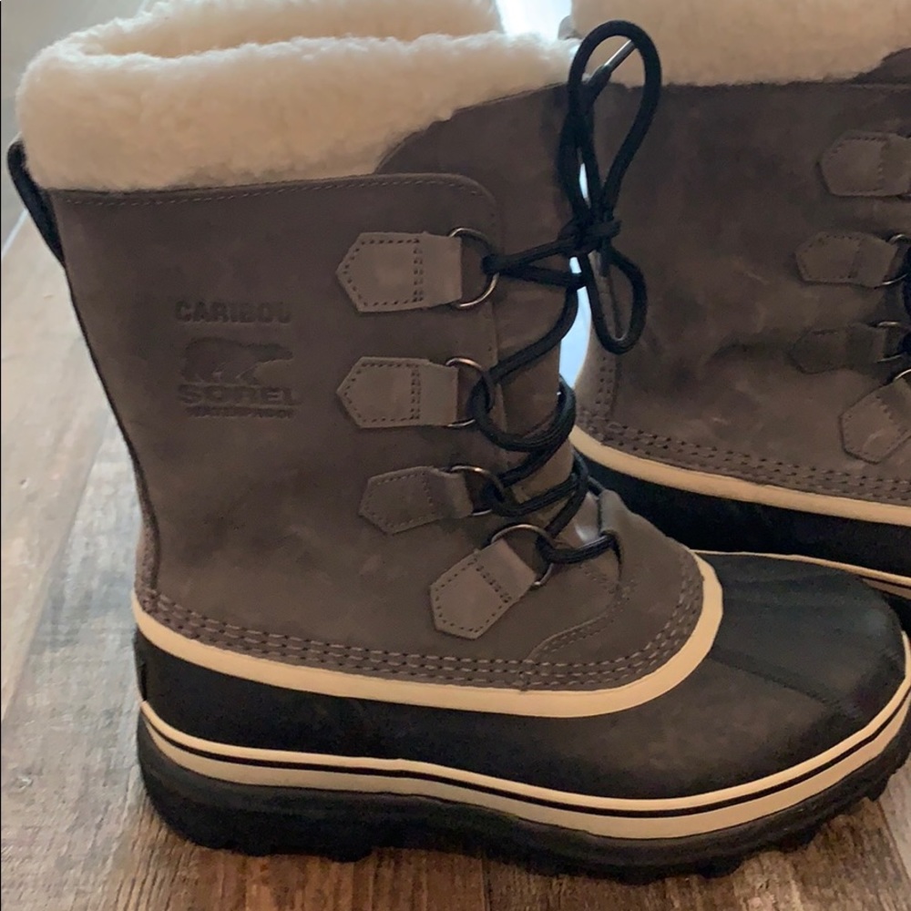 Sorel women’s fleeced-rimmed winter/ snow boots